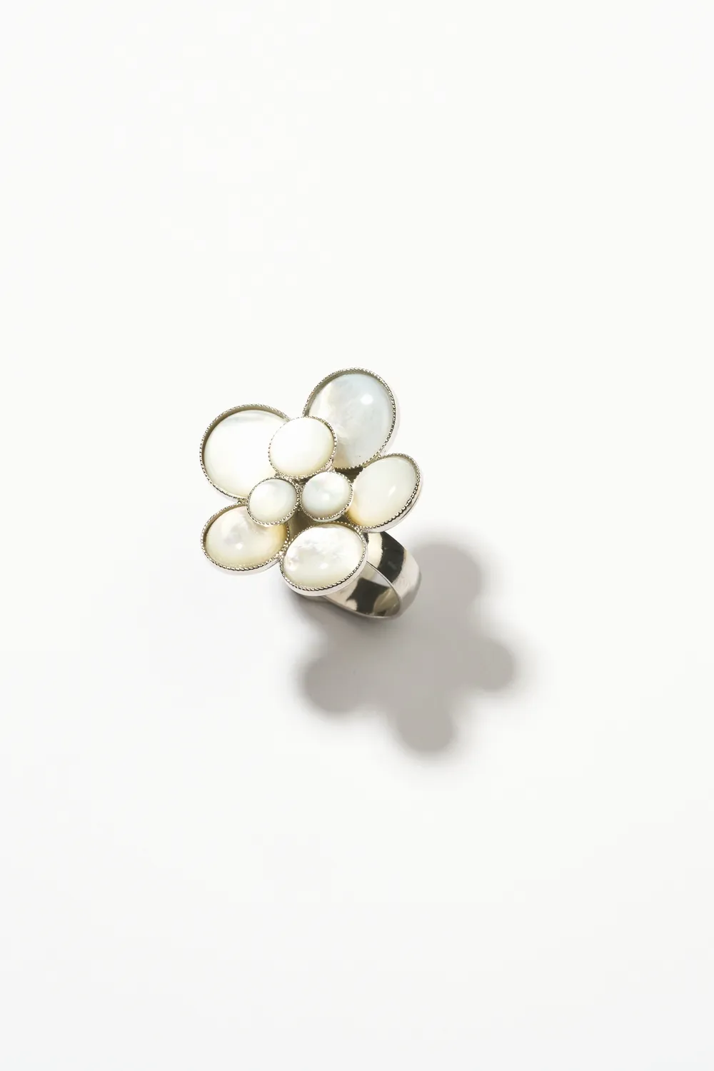 Philippe Ferrandis Cielo Small Ring bague fleur nacre réglable