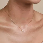 Astrid & Miyu M Initial Pavé collier pendentif doré