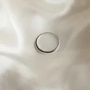 Astrid & Miyu Dome bague or blanc massif
