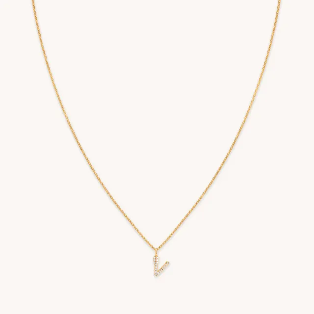 Astrid & Miyu V Initial Pavé collier or initiale V