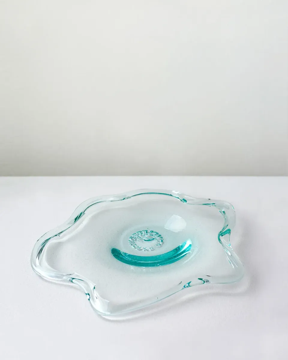 Completedworks Pond assiette verre recyclé bleu