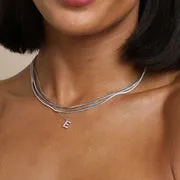Astrid & Miyu E Initial Pavé collier argent initiale E
