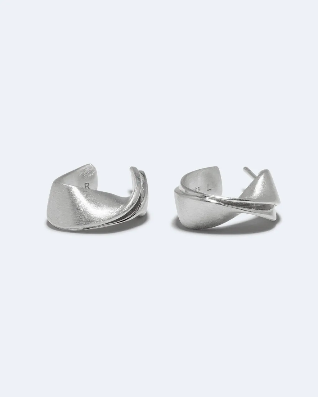 Completedworks Plume boucles argent recyclé courts