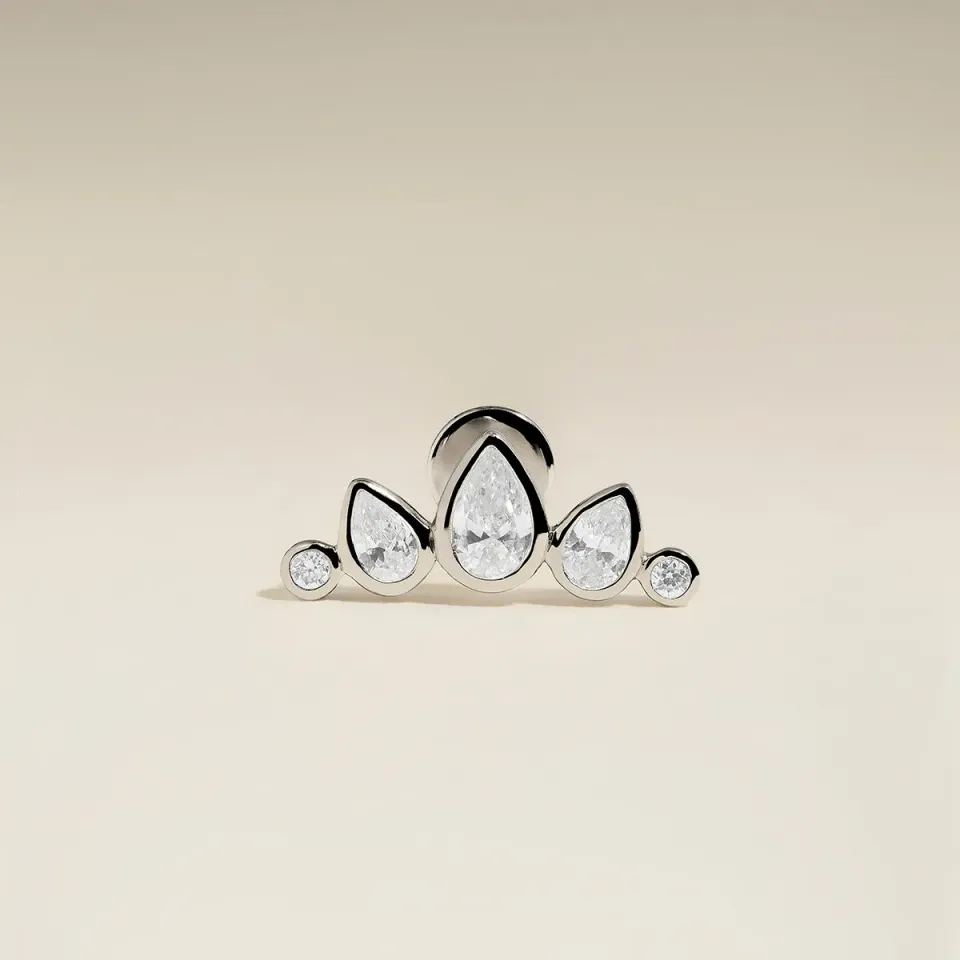 Astrid & Miyu Diamond Pear piercing or blanc diamant