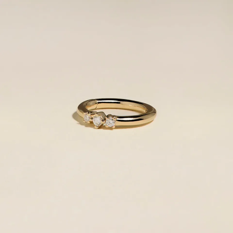 Astrid & Miyu Diamond Triology anneau piercing or massif