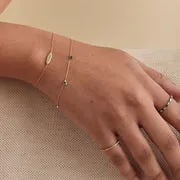 Astrid & Miyu Emerald Charm bracelet or massif émeraude