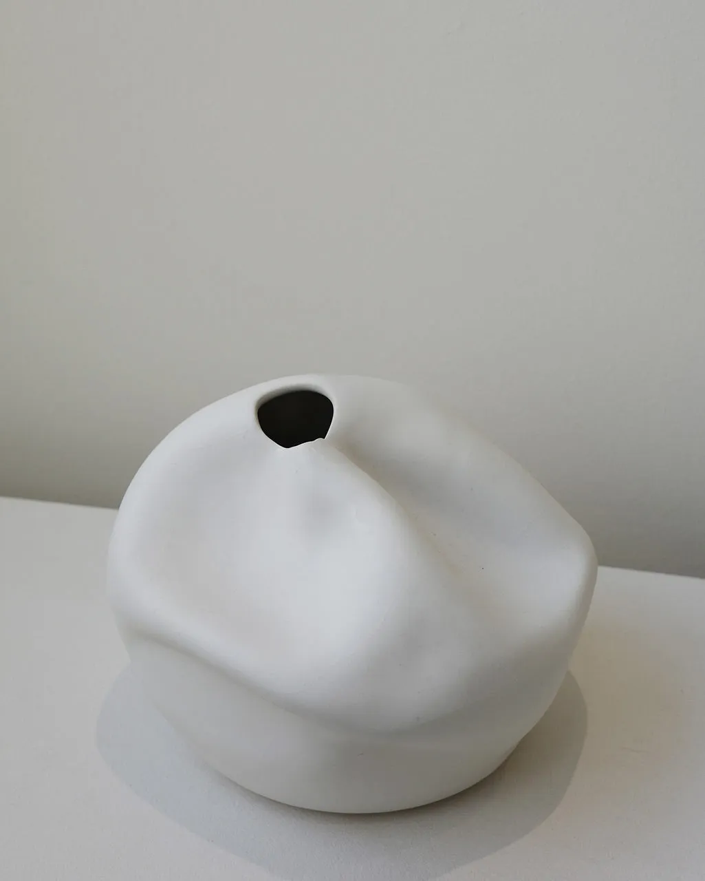Completedworks Compound vase céramique blanc mat grand