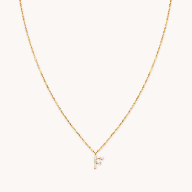 Astrid & Miyu F Initial collier initiale pavé doré