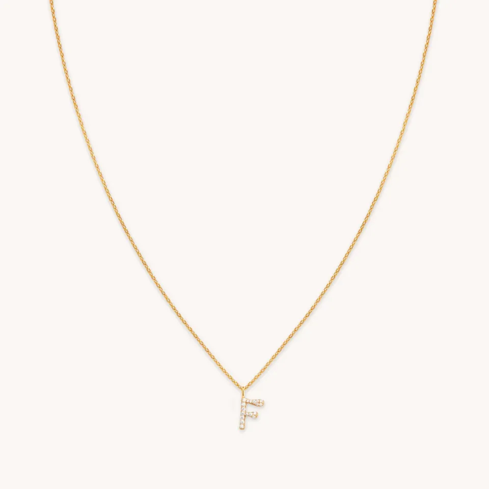 Astrid & Miyu F Initial collier initiale pavé doré