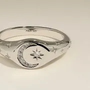 Astrid & Miyu Cosmic Signet Ring bague argentée