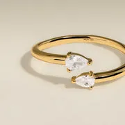 Astrid & Miyu Crystal Pear bague ouverte dorée poire