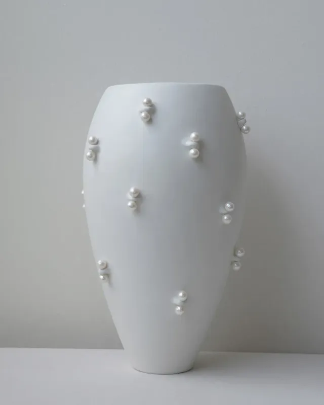 Completedworks Pinched Large vase blanc perle eau douce