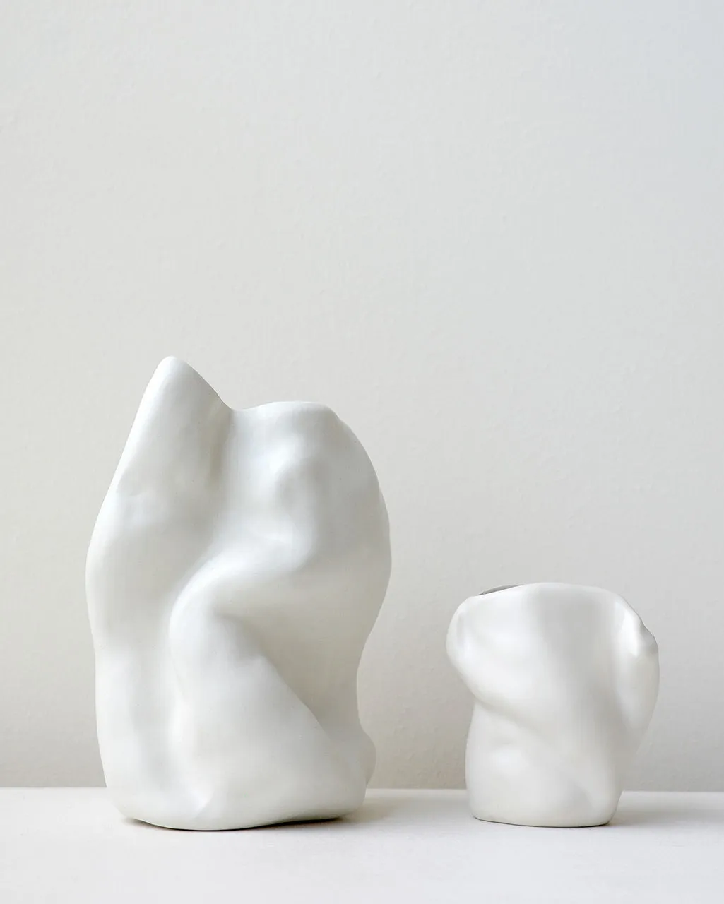 Completedworks B90 vase céramique blanc mat grand