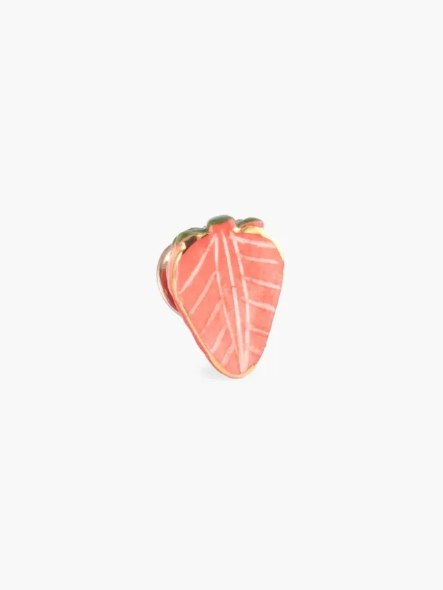 Nach Bijoux Fraise pin's porcelaine fruit 2,1cm