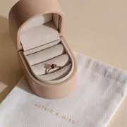 Astrid & Miyu Milestone bague or blanc massif