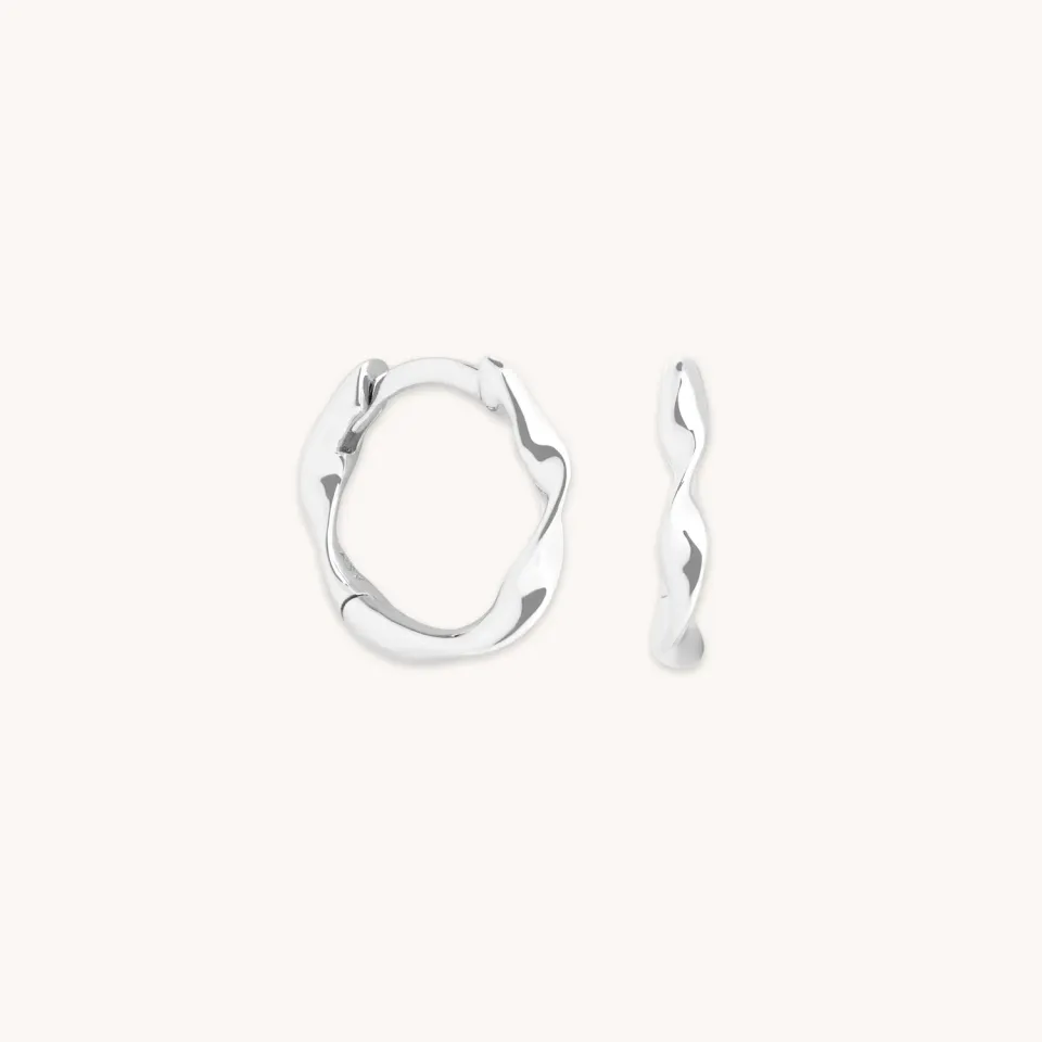 Astrid & Miyu Twist Huggies créoles or blanc massif