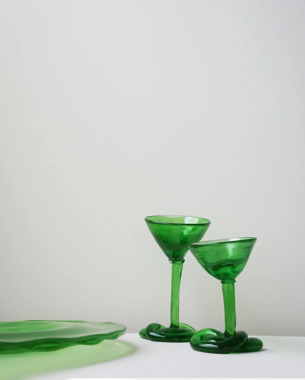 Completedworks Thaw verre à martini verre recyclé vert