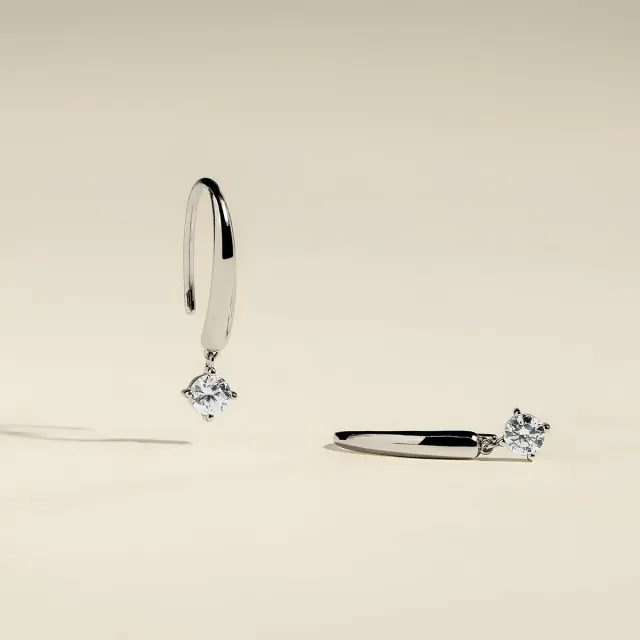 Astrid & Miyu Crystal Charm boucles crochet argent cristal