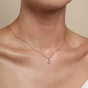 Astrid & Miyu Initial Pavé B collier pendentif doré