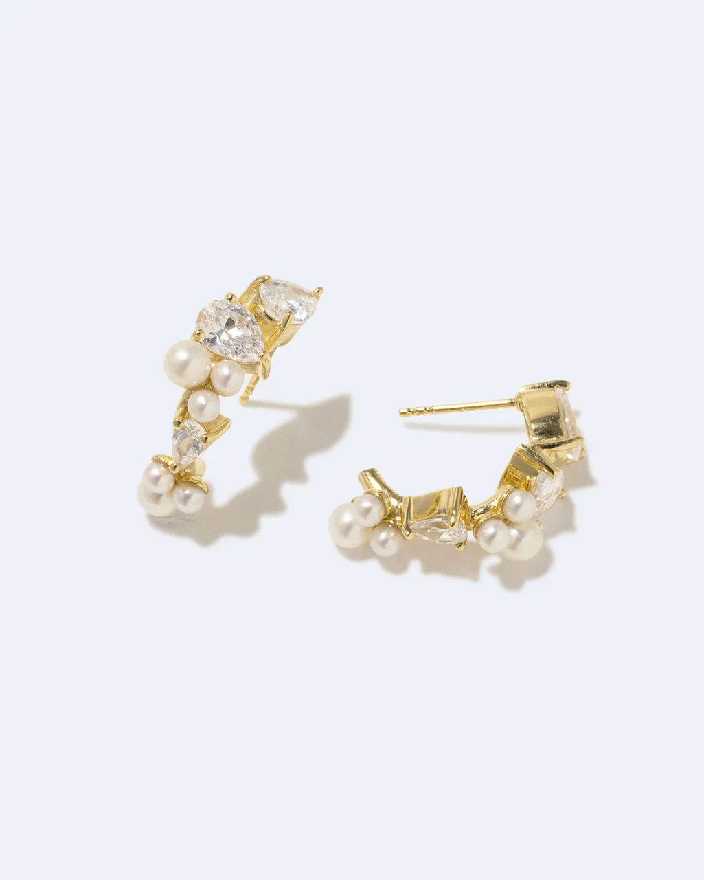 Completedworks Chasing Shadows boucles d’oreilles perle zirconia