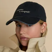 Astrid & Miyu Mercury in Retrograde casquette bleu foncé