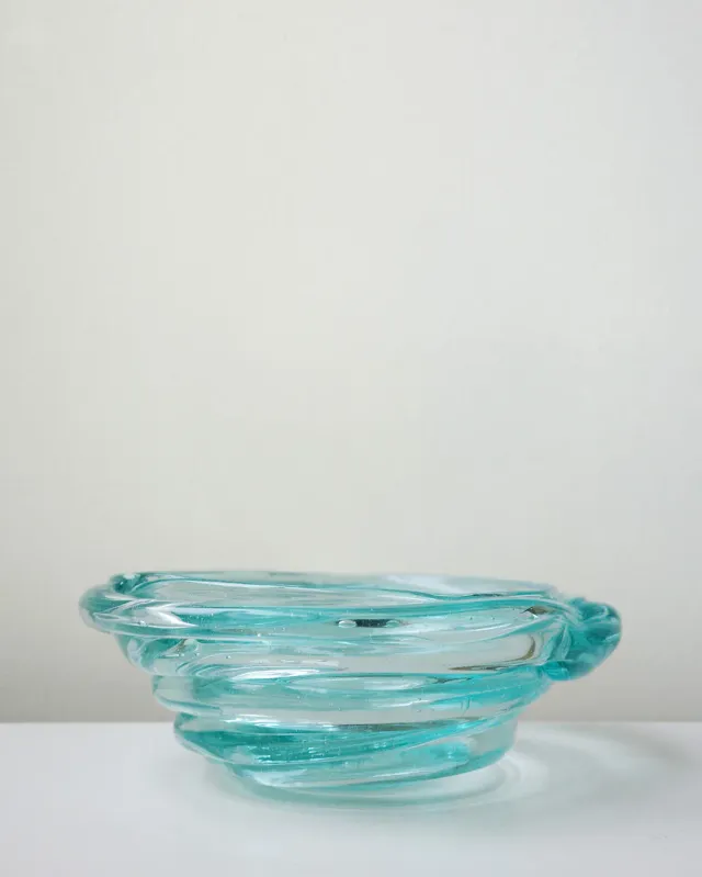 Completedworks Sirena vase verre recyclé bleu médium