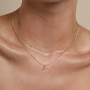 Astrid & Miyu Y Initial Pavé collier pendentif plaqué or