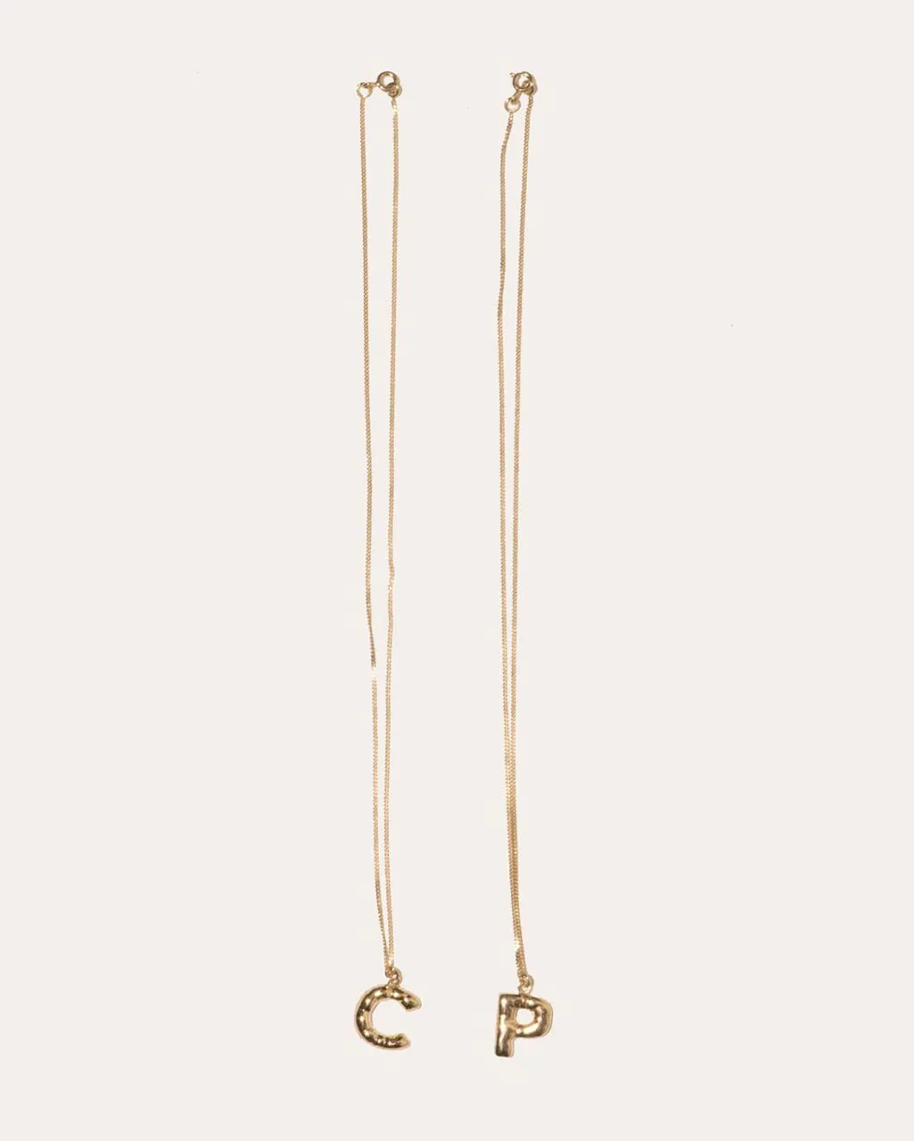 Completedworks Classicworks A collier lettre plaqué or