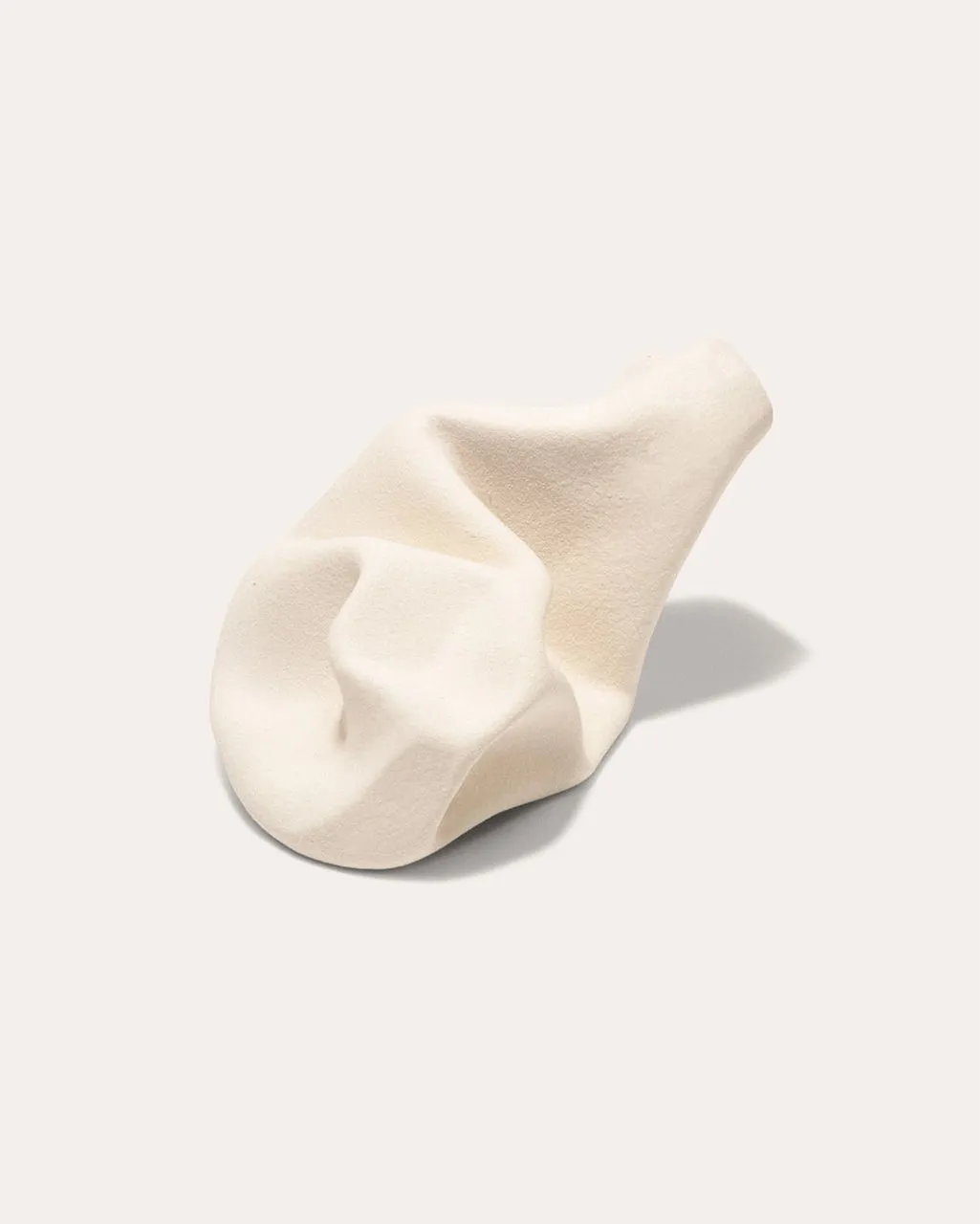 Completedworks Sleeping Goliath vase céramique beige texturé