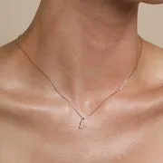 Astrid & Miyu V Initial Pavé collier or initiale V