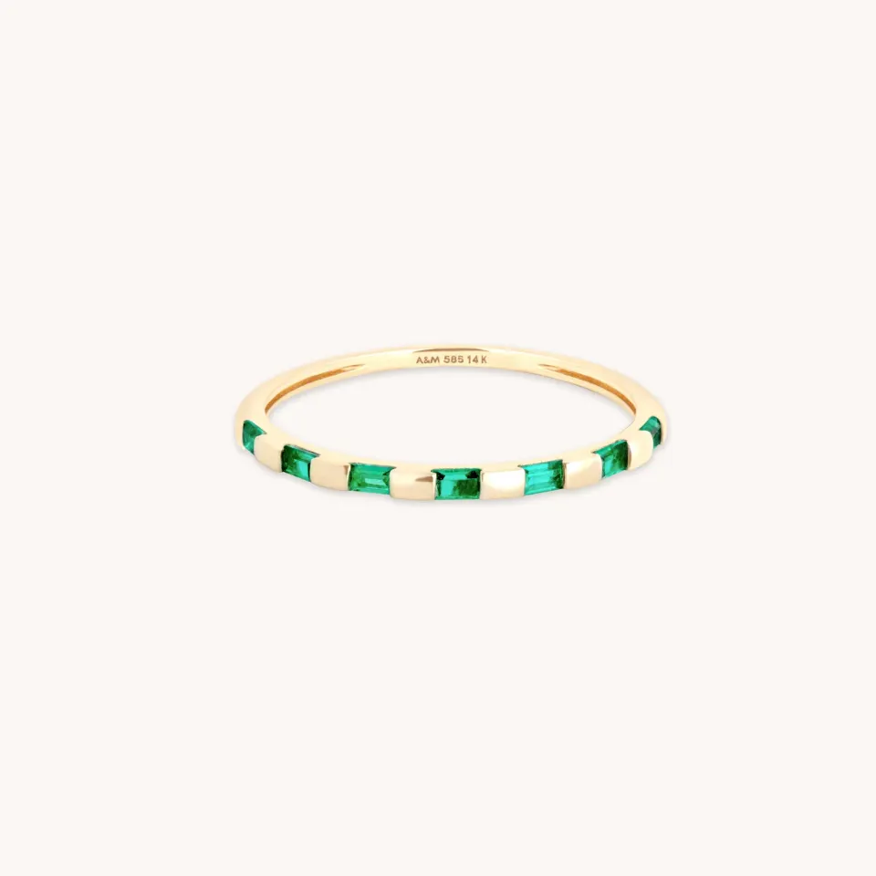Astrid & Miyu Emerald Baguette bague or massif vert