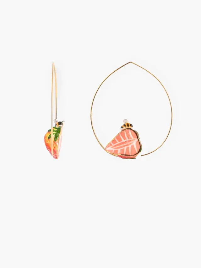 Nach Bijoux moyennes créoles fraise et abeille boucles d'oreilles porcelaine