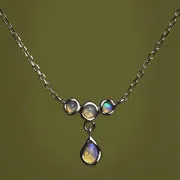 Astrid & Miyu Opal Cluster pendentif or blanc opale