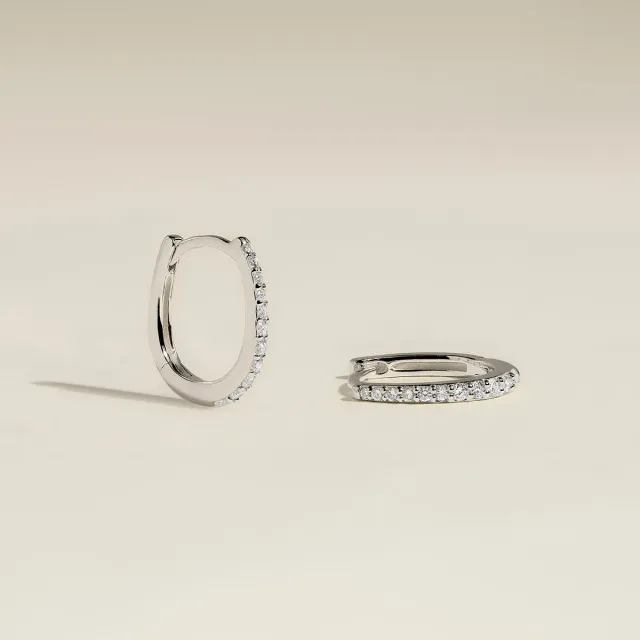 Astrid & Miyu Diamond Pavé créoles or blanc massif