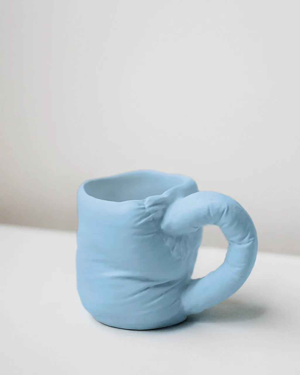 Completedworks Stuffed mug céramique bleu mat