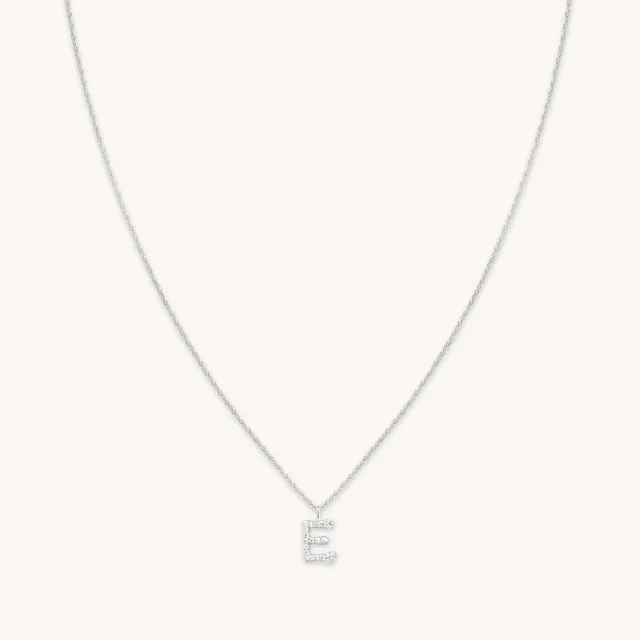 Astrid & Miyu E Initial Pavé collier argent initiale E