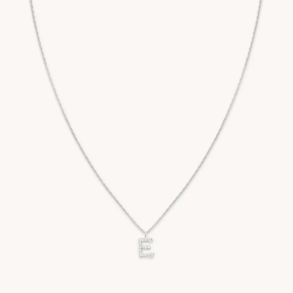 Astrid & Miyu E Initial Pavé collier argent initiale E