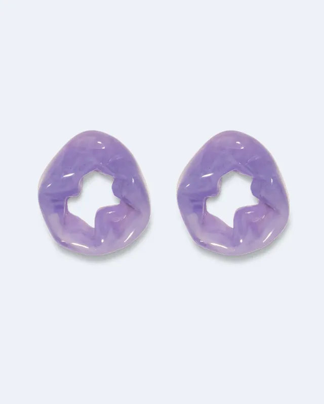 Completedworks Scrunch boucles d'oreilles résine lilas vermeil