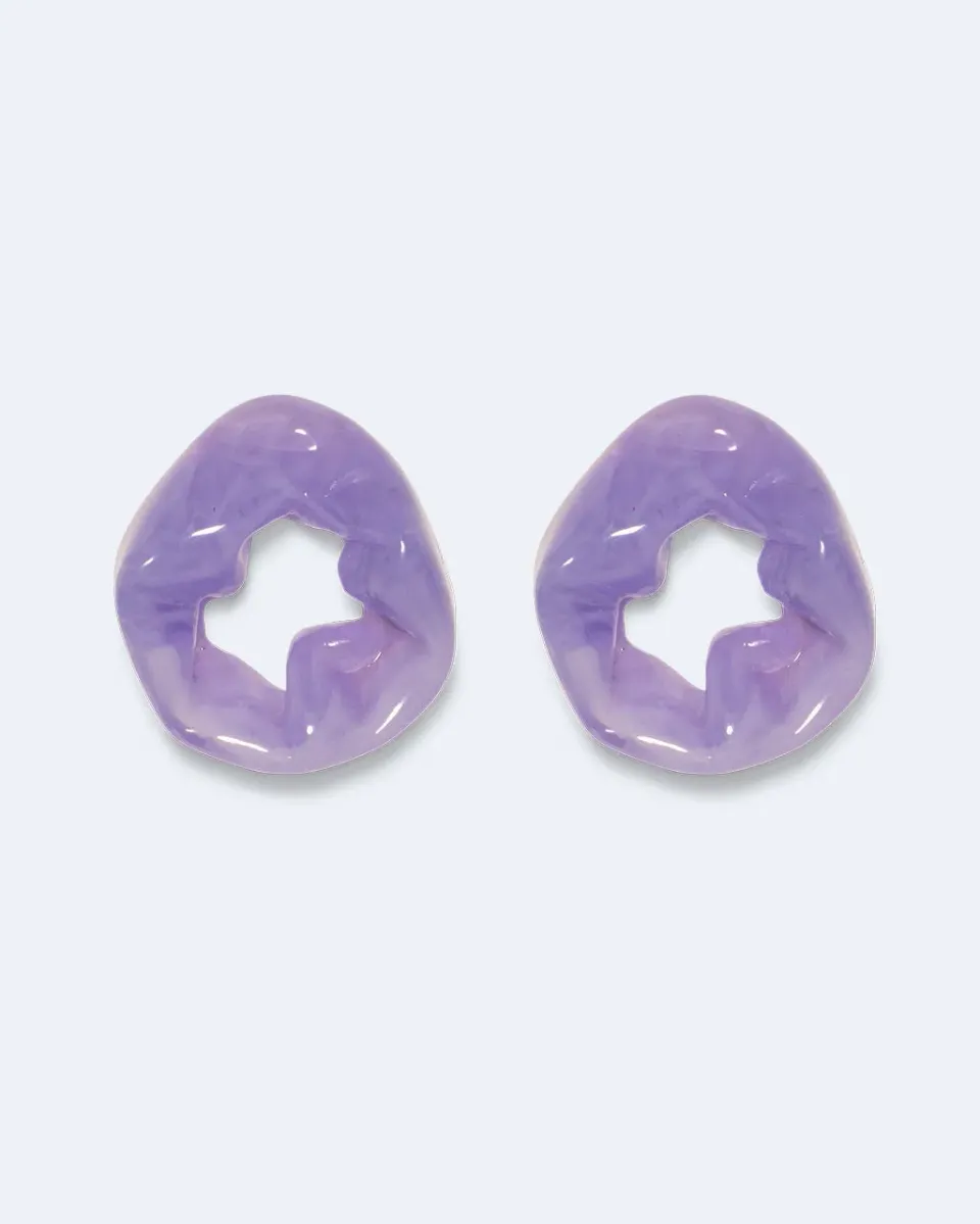 Completedworks Scrunch boucles d'oreilles résine lilas vermeil