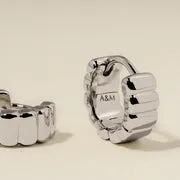 Astrid & Miyu Ridged Huggies mini créoles argent