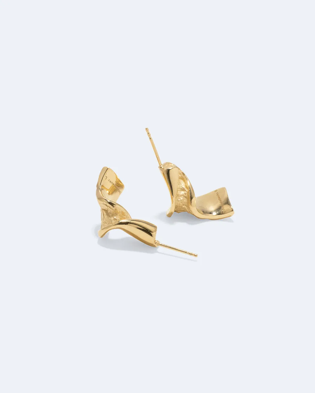 Completedworks Ribbon II boucles d'oreilles vermeil doré