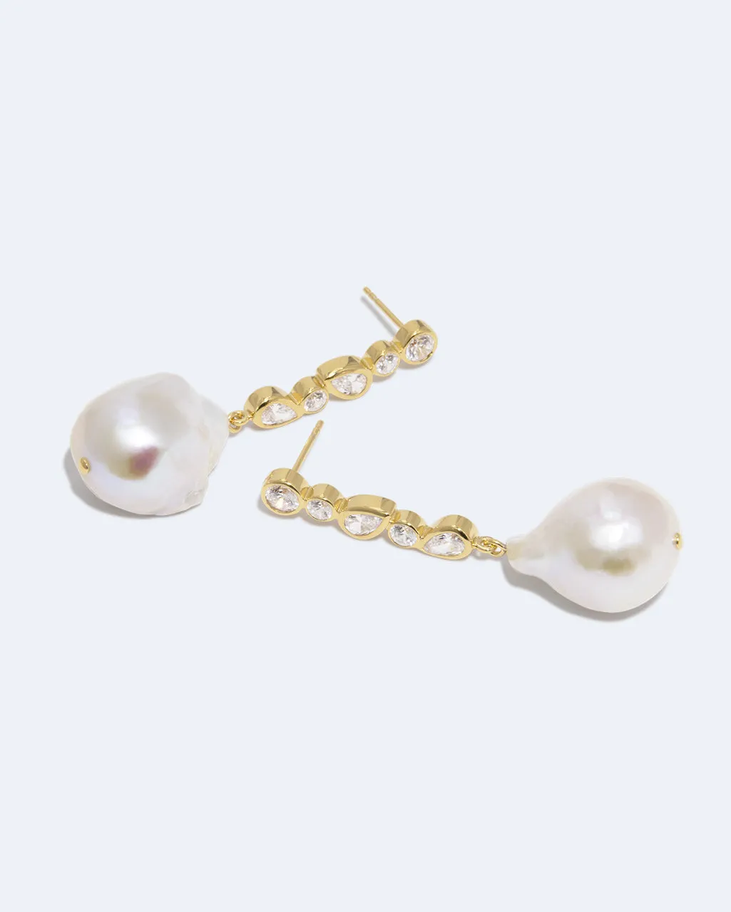 Completedworks Pitter-Patter boucles d'oreilles perle plaqué or