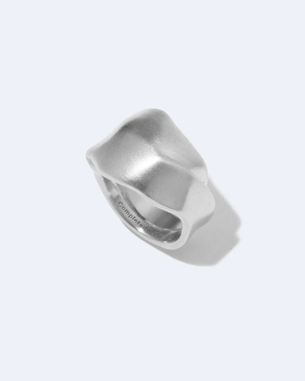 Completedworks Puffin bague plaqué platine argent sculptée
