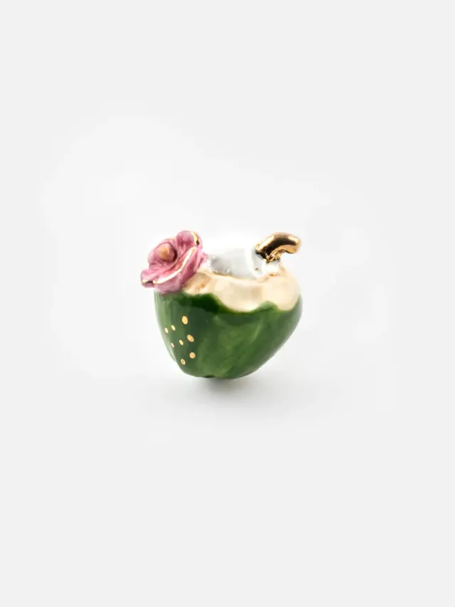 Nach Bijoux Noix de Coco pin's porcelaine 1,7 cm
