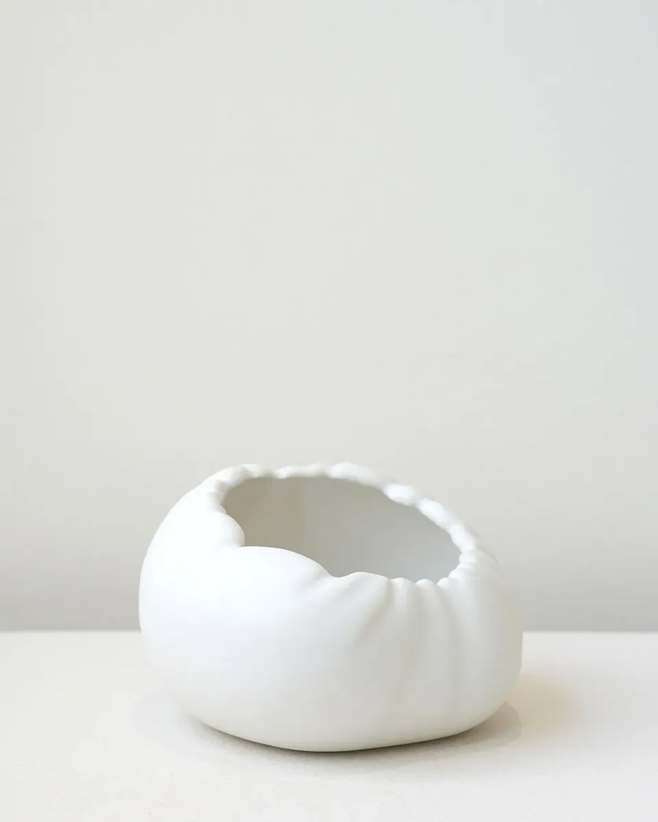 Completedworks Fold Croissant petit bol blanc mat céramique