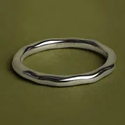 Astrid & Miyu Molten Band bague anneau or blanc fondu
