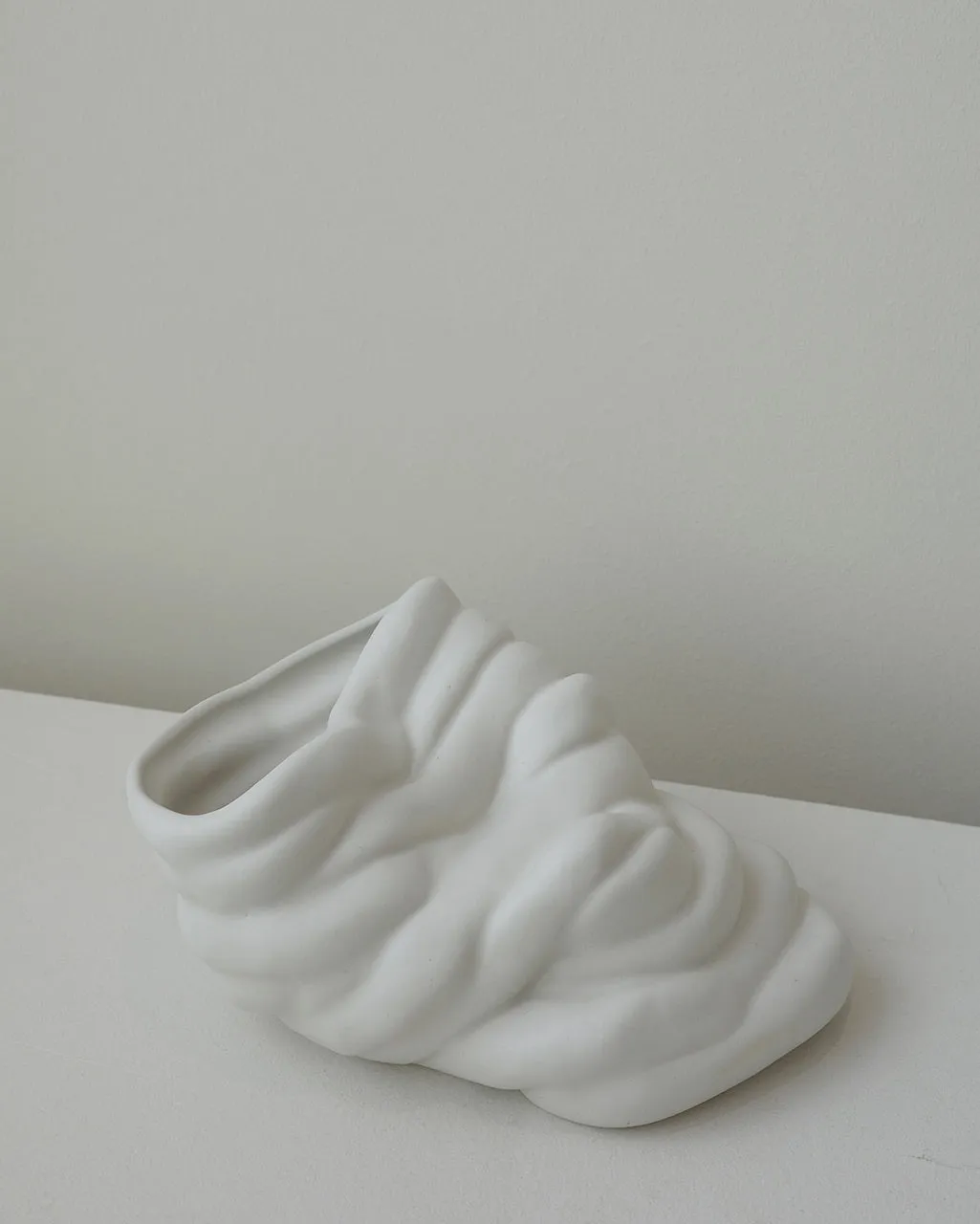 Completedworks Don't Slouch vase céramique blanc mat