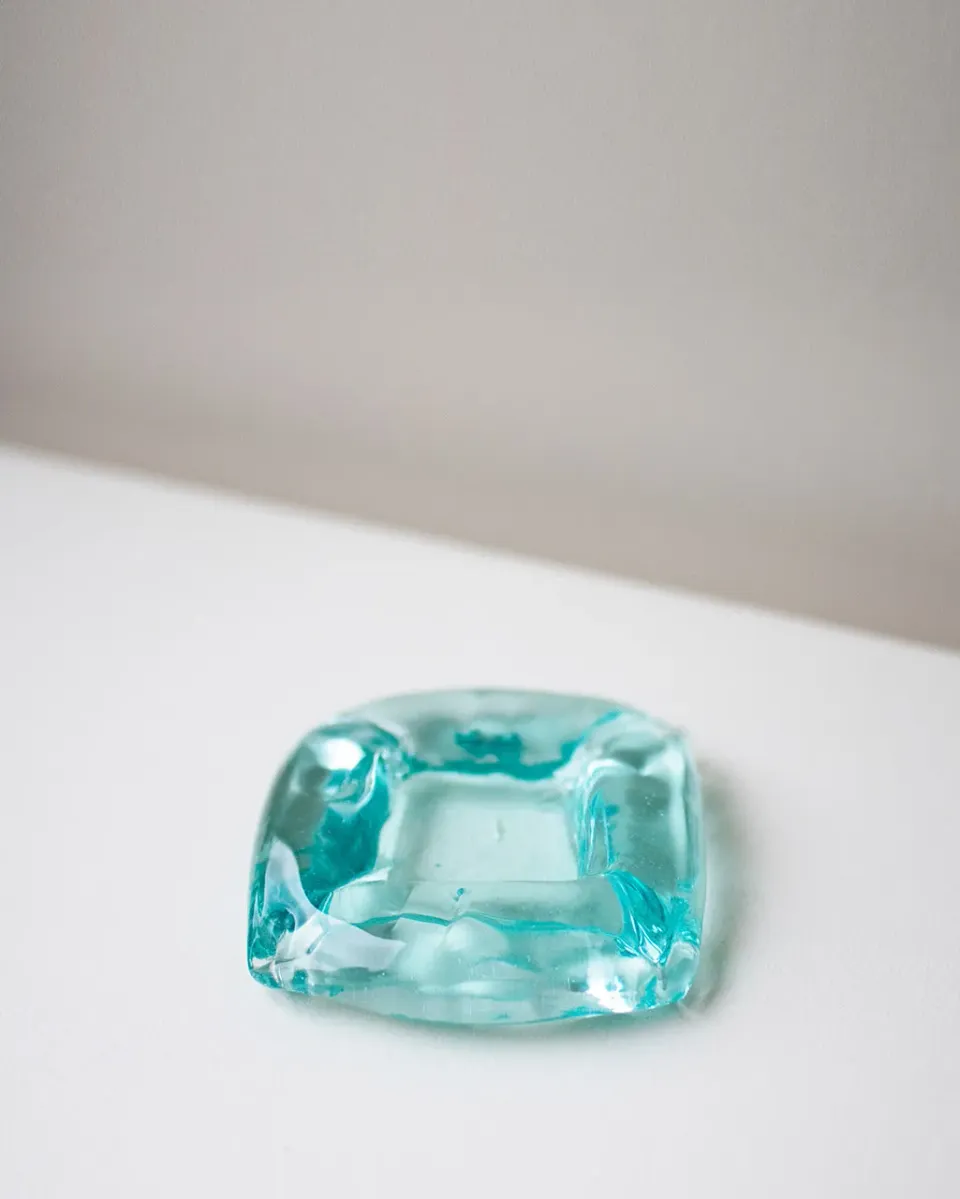 Completedworks Sea Glass coupelle verre bleu petit modèle